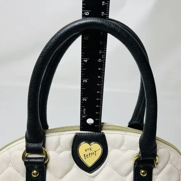 BETSEY JOHNSON WHITE AND BLACK HEART QUILTED SATCHEL HANDBAG CLASSIC - Picture 5 of 10